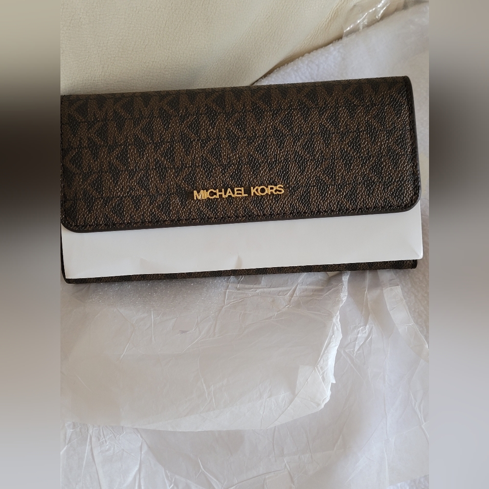 💐 BNWT Michael Kors Trifold wallet💐